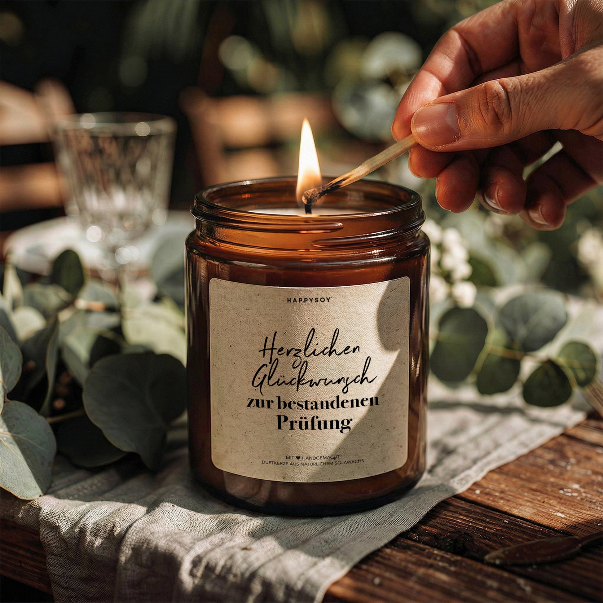 Herzlichen Glückwunsch zur bestandenen Prüfung - Duftkerze mit Spruch als Geschenk zum Bestehen, liebevolle Geschenkidee, Kerze im Glas, blumiger Duft - Bild 3