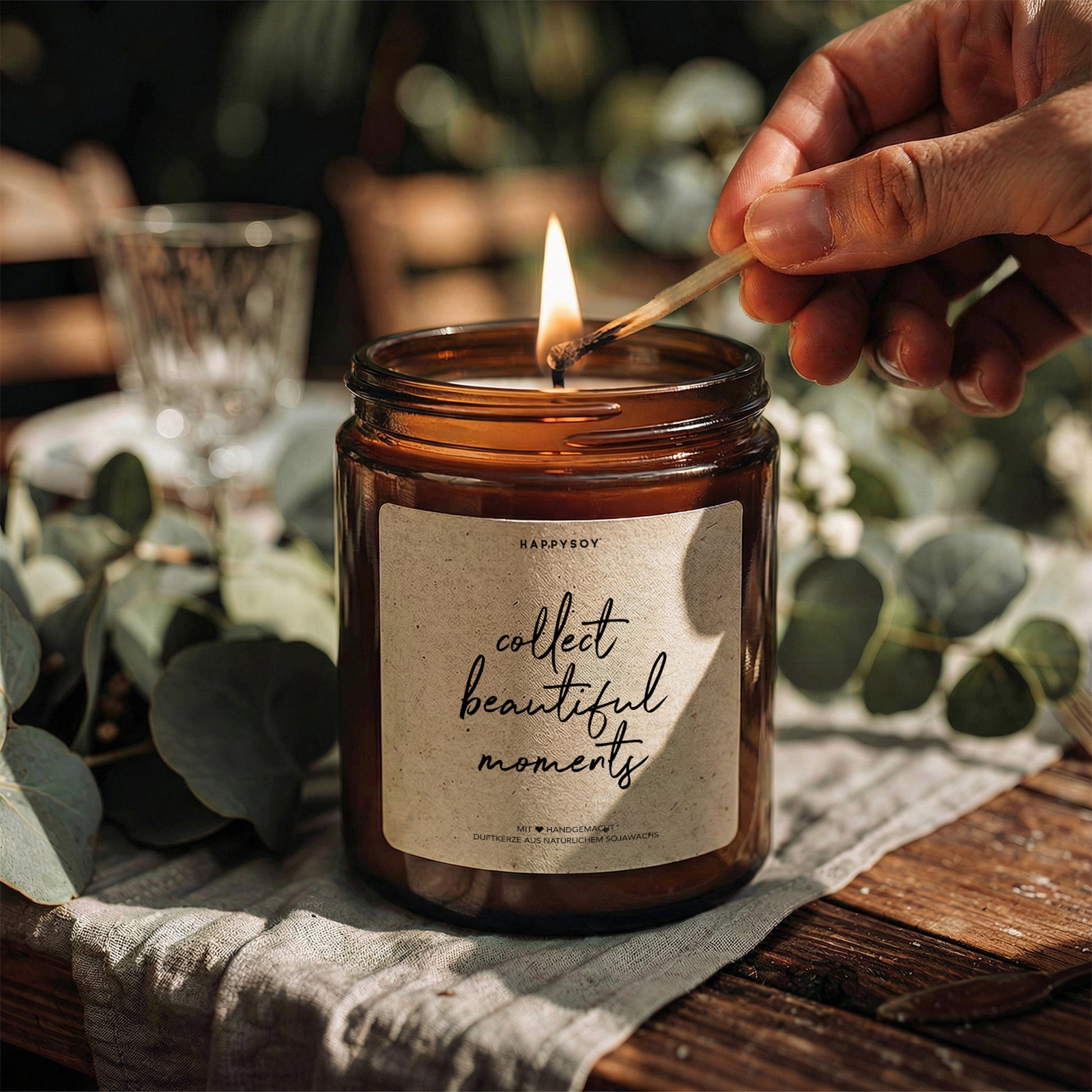 Collect Beautiful Moments - Duftkerze mit Spruch als Geschenk für Freundin, liebevolle Aufmerksamkeit, blumiger Duft, Kerze im Glas - Bild 3