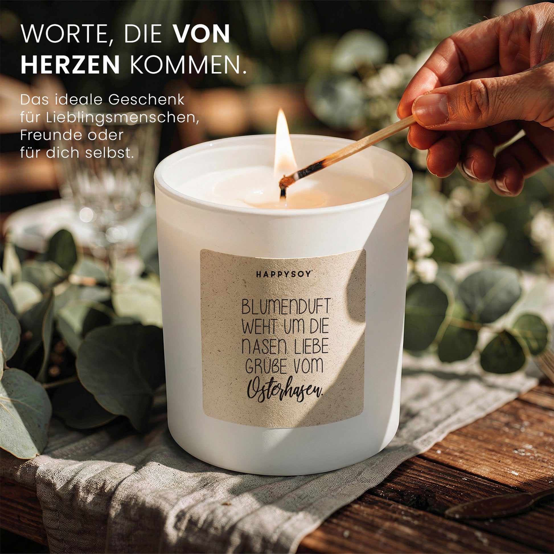 Blumenduft weht um die Nasen, liebe Grüße vom Osterhasen - Duftkerze mit Spruch als Geschenk zu Ostern, liebevolle Aufmerksamkeit, Kerze im Glas, blumiger Duft - Bild 3