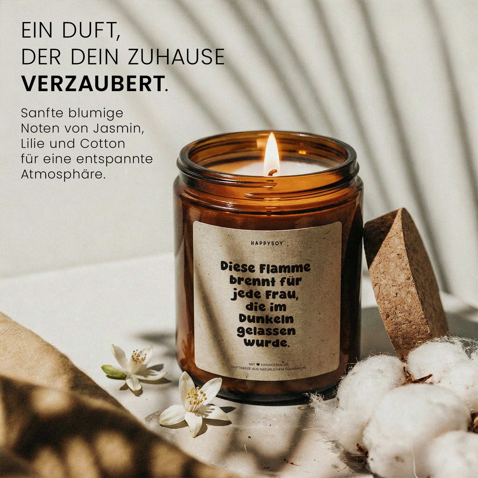 Diese Flamme brennt für jede Frau die im Dunkeln gelassen wurde - Duftkerze mit Spruch als Geschenk zur Aufmunterung, liebevolle Botschaft für Frauen, Kerze im Glas, blumiger Duft - Bild 2