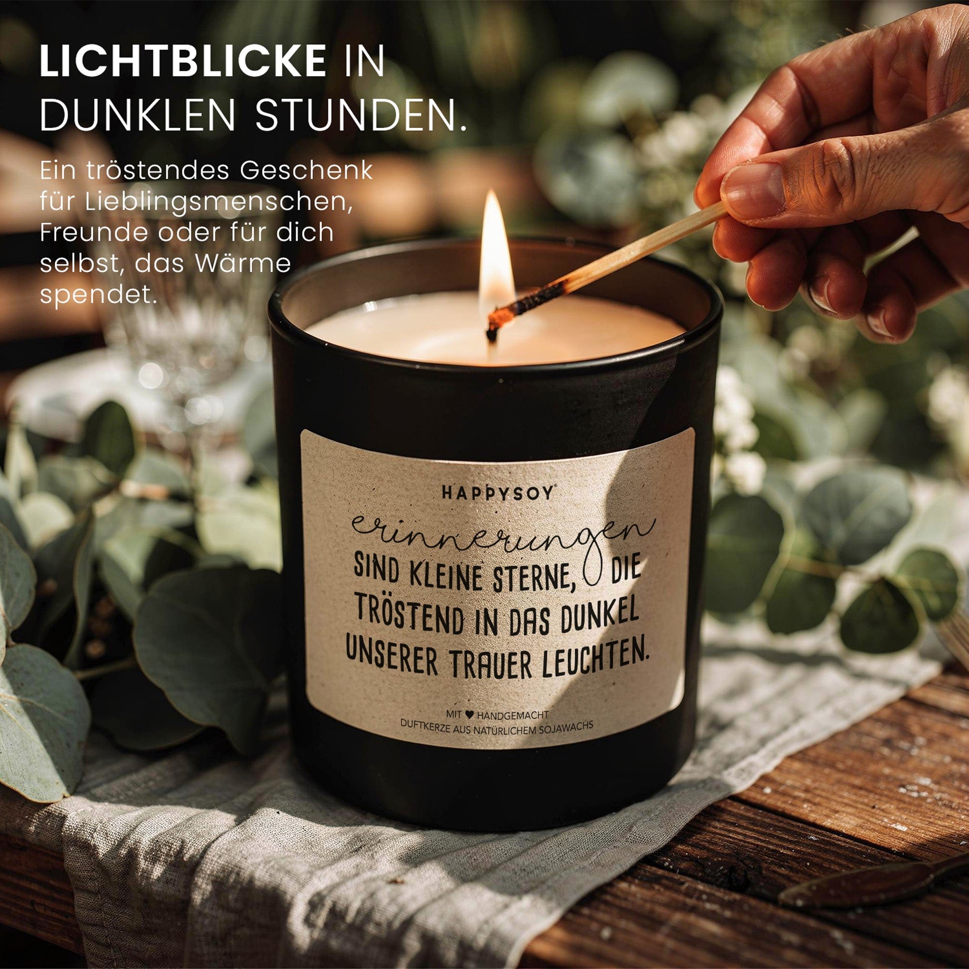 Duftkerze - Erinnerungen sind kleine Sterne, die tröstend in das Dunkel unserer Trauer leuchten. - Happysoy®