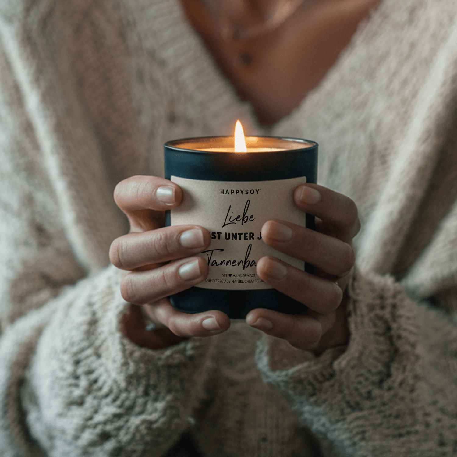Duftkerze - Liebe passt unter jeden Tannenbaum - Happysoy®
