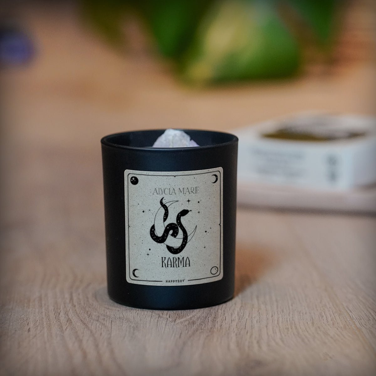 KARMA - Duftkerze mit Amethyst und Rosenblättern - Alycia Marie x Happysoy - Happysoy®