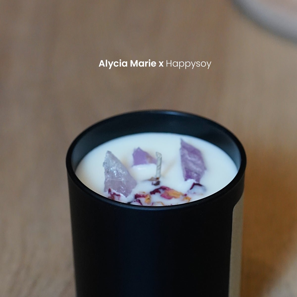 KARMA - Duftkerze mit Amethyst und Rosenblättern - Alycia Marie x Happysoy - Happysoy®