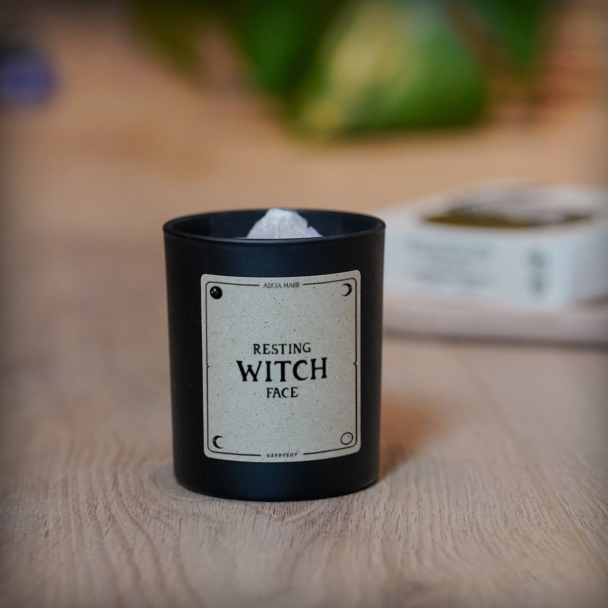 Resting Witch Face - Duftkerze mit Amethyst und Rosenblättern - Alycia Marie x Happysoy - Happysoy®